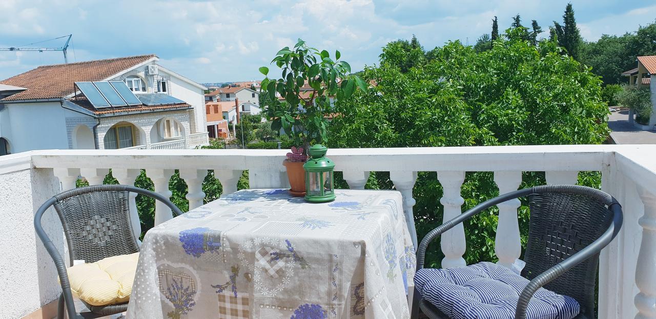 Apartment Tezak Kukci Bagian luar foto