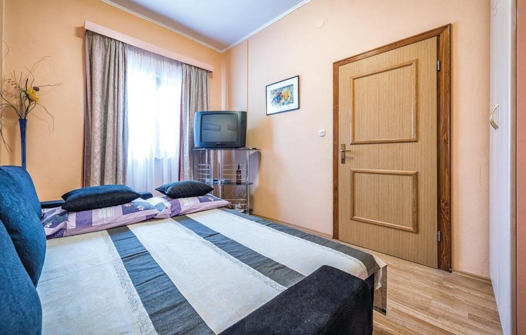 Apartment Tezak Kukci Bagian luar foto